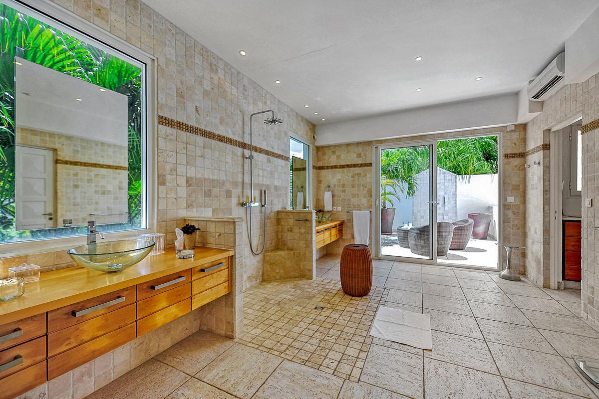 Villa Rental St Martin - the bathroom